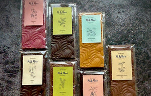Tablettes de chocolat artisanales - saveurs du terroir québécois Découvrez notre collection - Le Terroir signé M & Mme Chocolat. Autrefois exclusive au restaurant Toqué ! Une collection de tablettes de chocolat unique.
