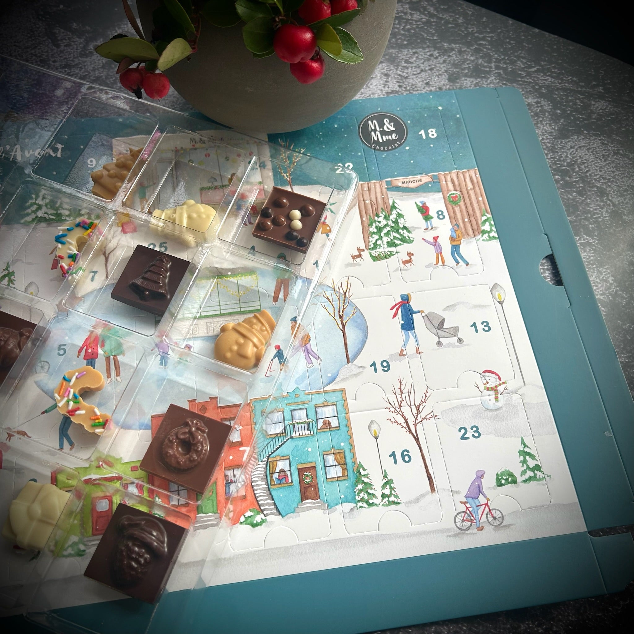 25 jours de surprises chocolatées avant Noël pour vos enfants. Un chocolat de qualité, des moules de Noël amusants et notre fameuse barre de chocolat chaud.