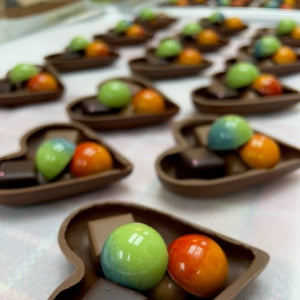 Coffret-cadeau Saint-Valentin, 5 chocolat, caramel à la fleur de sel, caramel fruit de la passion.