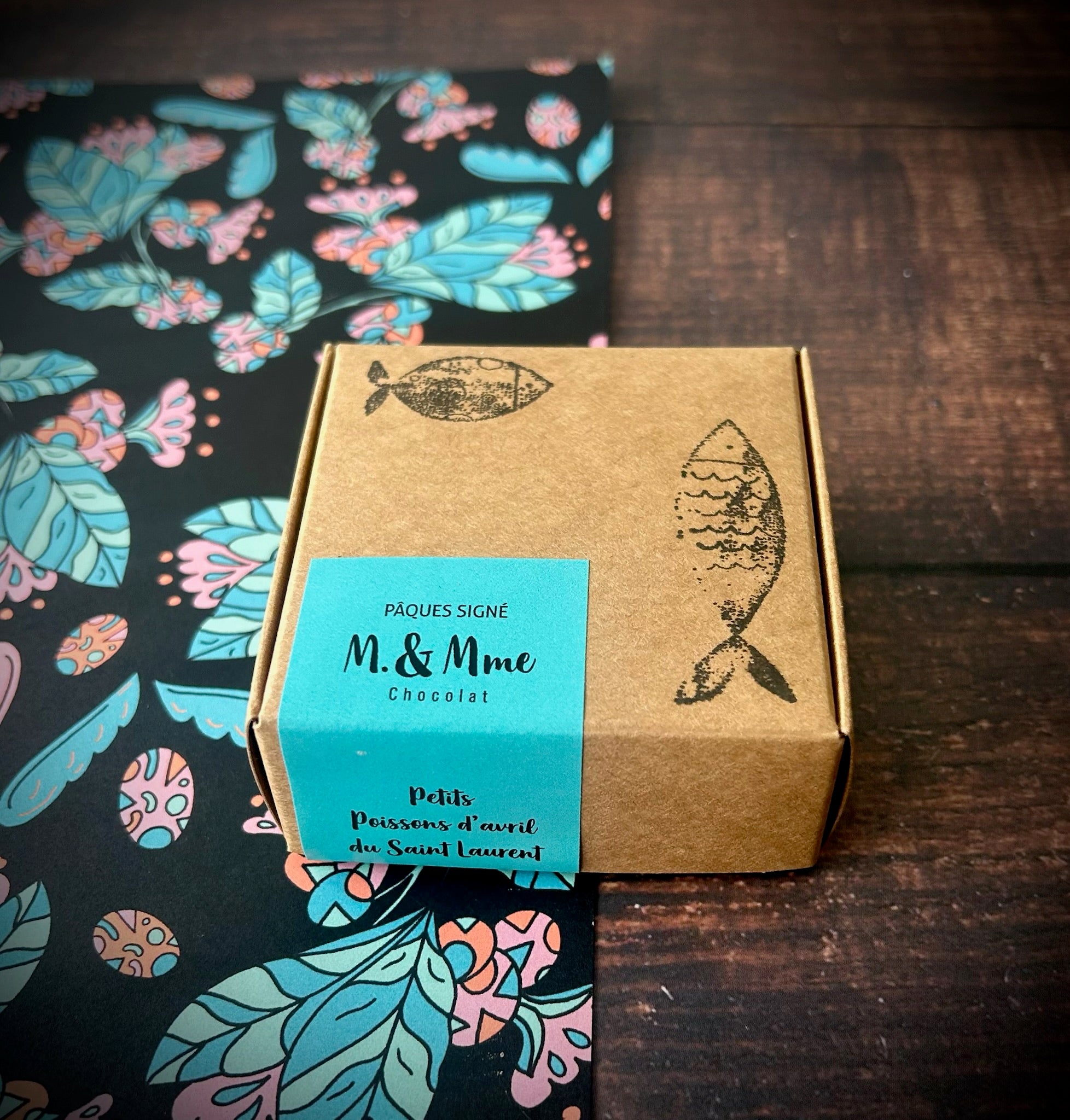Chocolat artisanal Poissons d'avril faits à la main à Montréal, petite patrie. Livraison partout au Québec. Fleur de Sel St-Laurent.