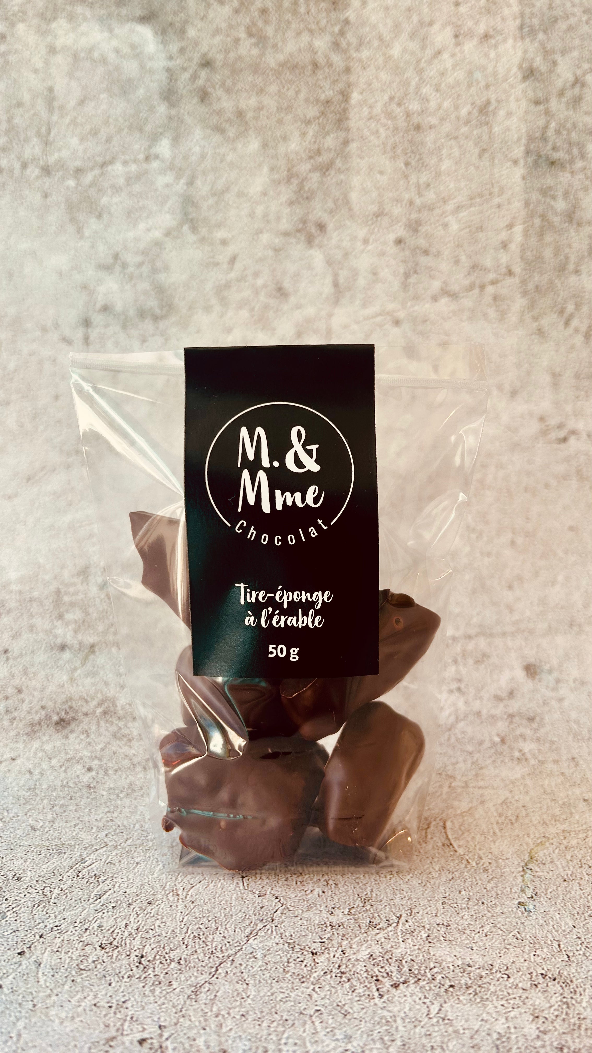 Tire-éponge à l'érable, enrobée de chocolat 67%. Un souvenir d'enfance réinventé!