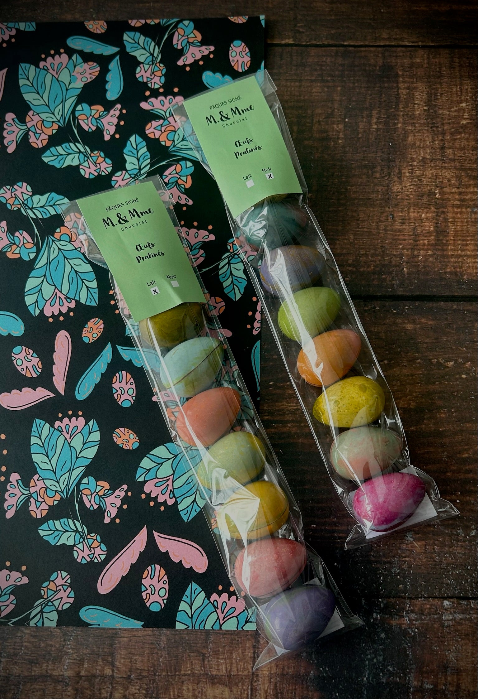 Œufs pralinés maison de Pâques faits à la main à Montréal, chocolat noir et lait. Près du marché Jean-Talon dans la Petite Patrie.