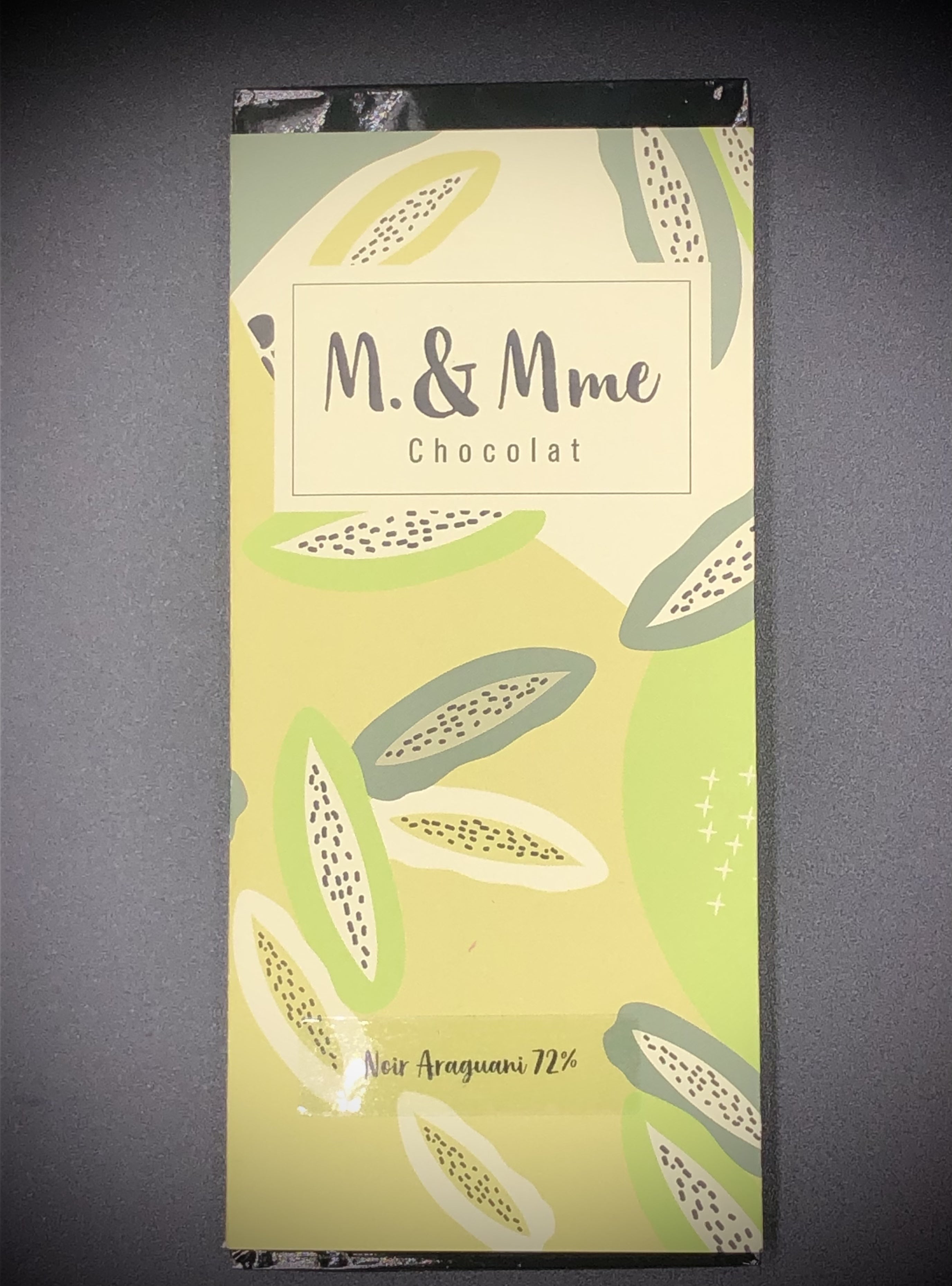 Tablette de chocolat noir Grand Cru Araguani 72%.

Goût et amertume exceptionnels, révèle des notes chaudes de raisins secs et châtaignes, nuances douces de miel et pain chaud. coup de coeur!