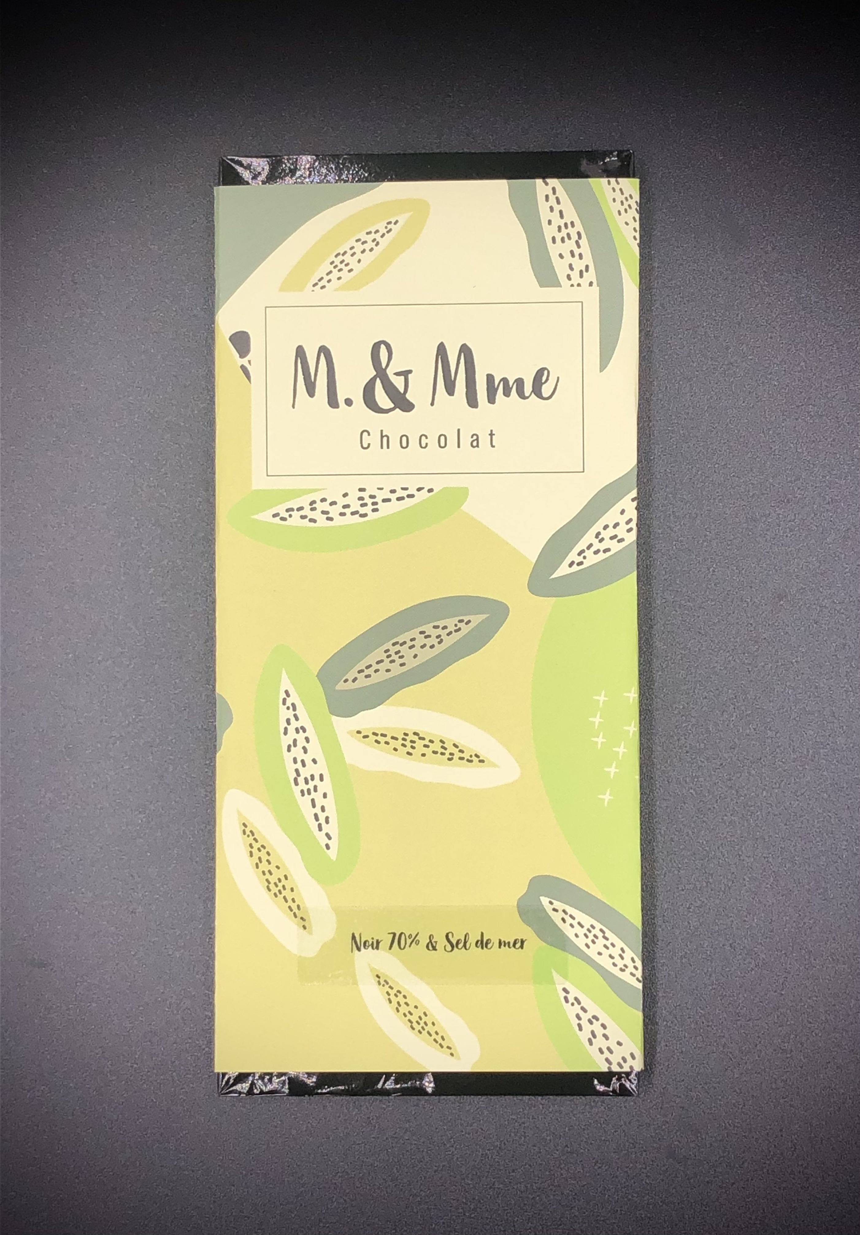 Tablette de chocolat noir 70%,belle et légère amertume, relevée par un sel de mer de Terre-Neuve.