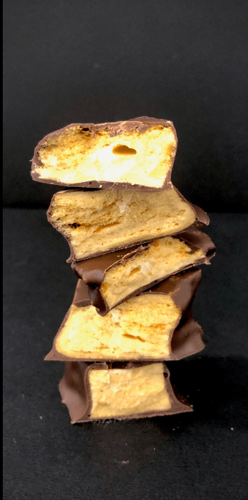 Tire-éponge à l'érable, enrobée de chocolat 67%. Un souvenir d'enfance réinventé!